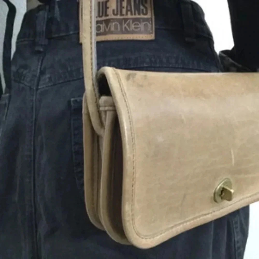 COACH | Tan Camel COACH Distressed Leather Small Mini Coin Phone Wallet RARE Bag - Picture 10 of 10